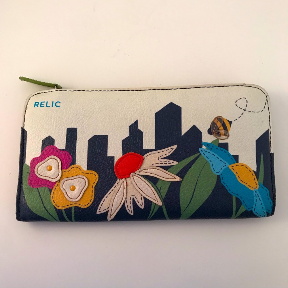 Relic Flowers in the City Wallet